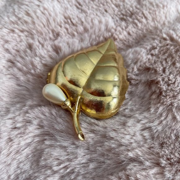 Vintage Perfume Glace - 1969 Golden Leaf Brooch - Picture 7 of 9